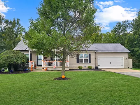 122 Trent Ct, Clyde, OH 43410