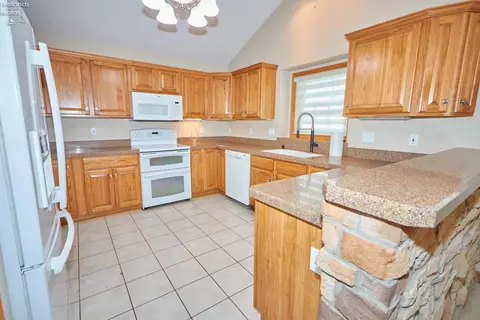 Kitchen - 304 Riverside, Huron, OH 44839 photo 1 of 4