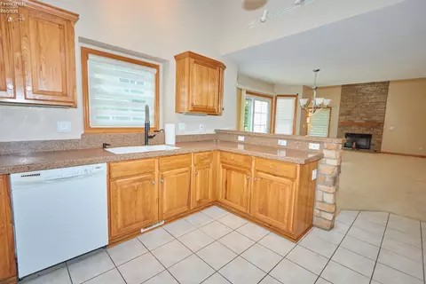 Kitchen - 304 Riverside, Huron, OH 44839 photo 3 of 4