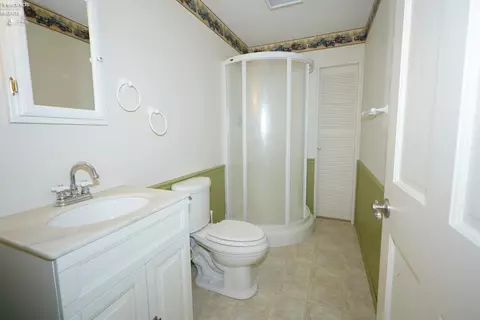 Bath - 304 Riverside, Huron, OH 44839 photo 6 of 6