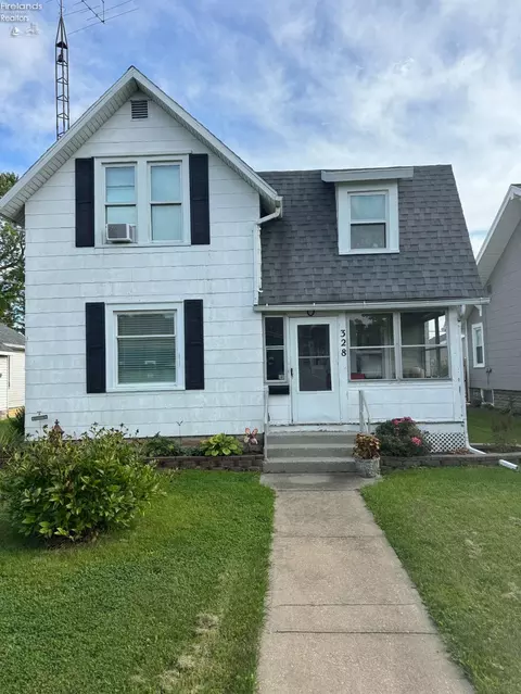 328 E 6th St, Port Clinton, OH 43452