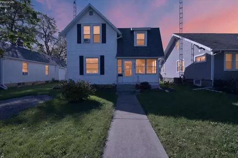 328 E 6th St, Port Clinton, OH 43452