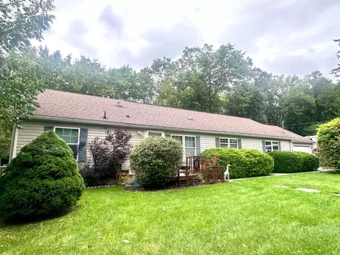 4703 E Schoolhouse Rd, Port Clinton, OH 43452