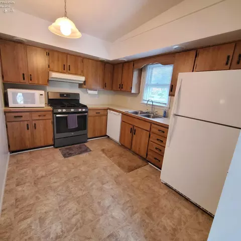 Kitchen - 408 Ontario St, Huron, OH 44839 photo 1 of 1