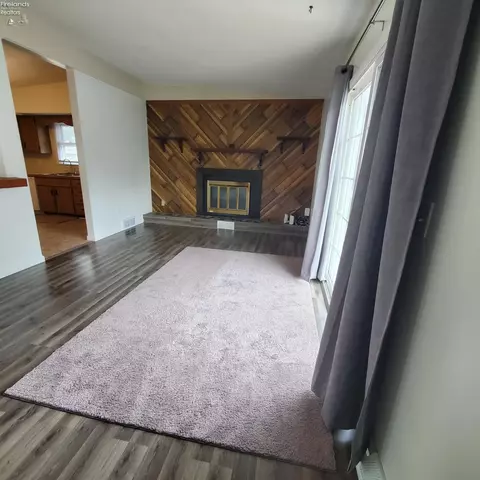 Living - 408 Ontario St, Huron, OH 44839 photo 1 of 2