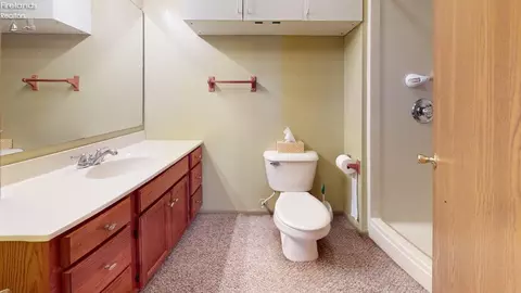 Bath - 30 Wedgewood Dr, Willard, OH 44890 photo 3 of 4