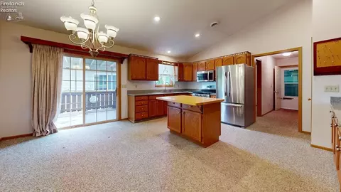 Kitchen - 30 Wedgewood Dr, Willard, OH 44890 photo 4 of 4