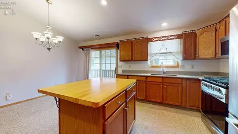 Kitchen - 30 Wedgewood Dr, Willard, OH 44890 photo 3 of 4