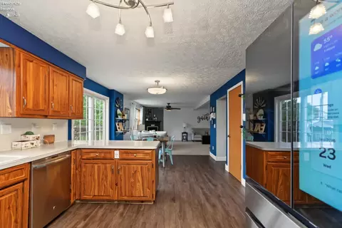 Kitchen - 602 Linden Ln, Willard, OH 44890 photo 3 of 3