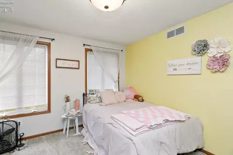 Bedroom - 602 Linden Ln, Willard, OH 44890 photo 4 of 6
