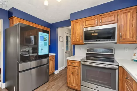 Kitchen - 602 Linden Ln, Willard, OH 44890 photo 2 of 3