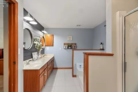 Bath - 602 Linden Ln, Willard, OH 44890 photo 1 of 8
