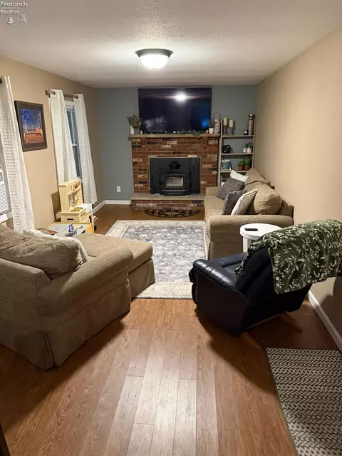 Living - 4006 Cleveland Rd E, Huron, OH 44839 photo 2 of 3