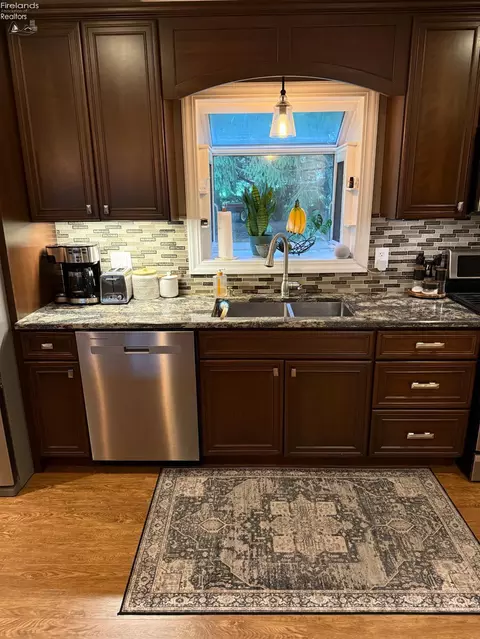 Kitchen - 4006 Cleveland Rd E, Huron, OH 44839 photo 5 of 5