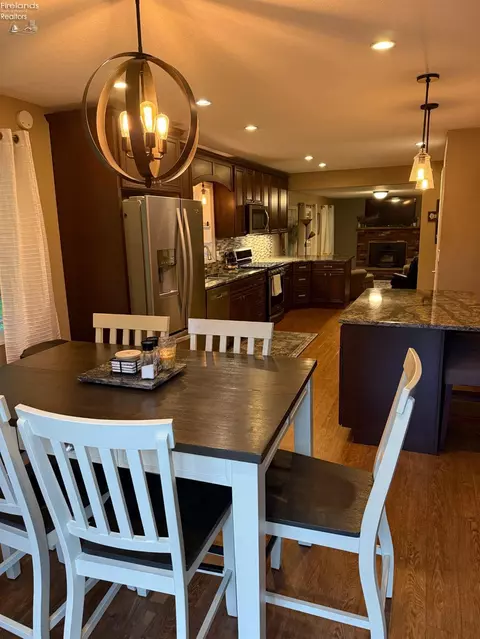 Kitchen - 4006 Cleveland Rd E, Huron, OH 44839 photo 2 of 5