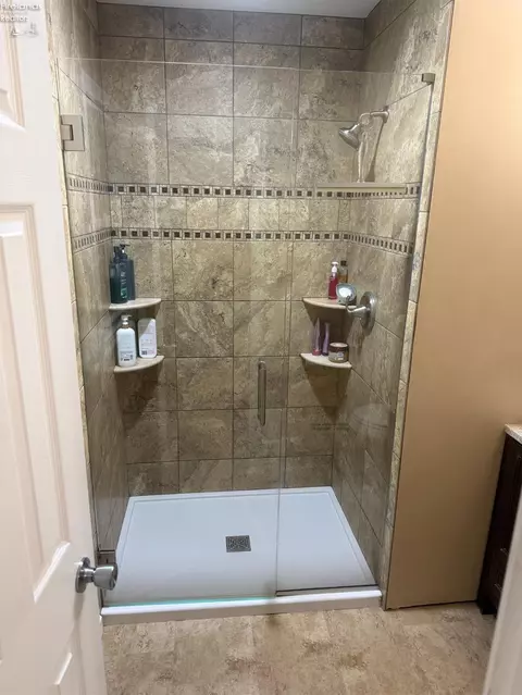 Bath - 4006 Cleveland Rd E, Huron, OH 44839 photo 6 of 6
