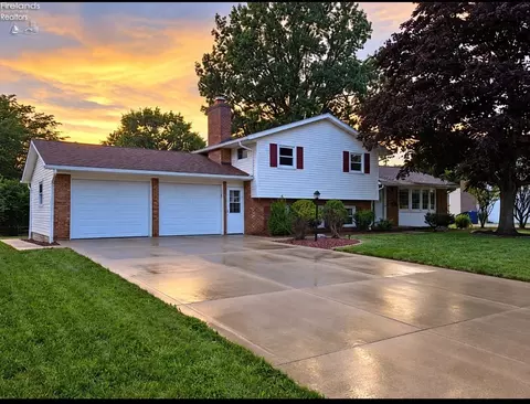 68 Pearl Dr, Shelby, OH 44875