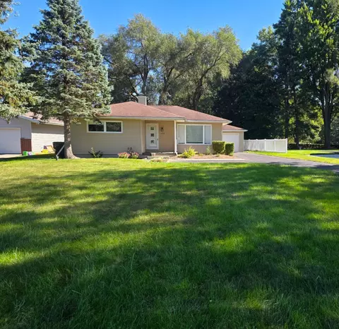 1725 Port Clinton Rd, Fremont, OH 43420
