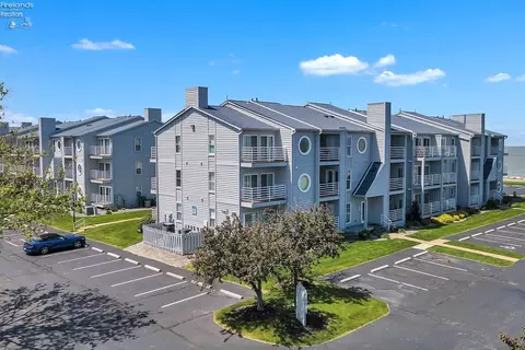 128 Clinton Reef Dr #128, Port Clinton, OH 43452