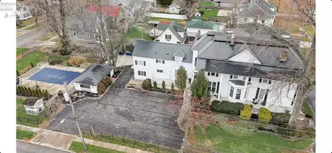 229 Center St, Huron, OH 44839