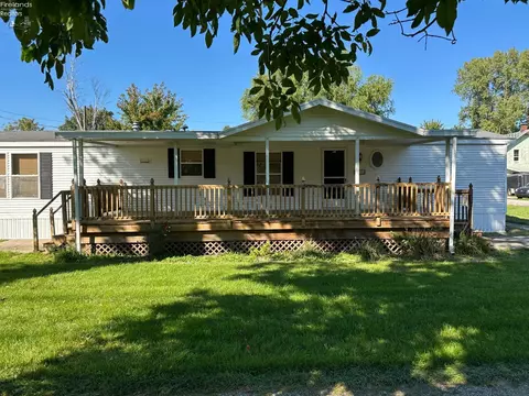 200 N Ontario St, Lacarne, OH 43439