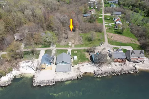 1053 Harborview Dr, Middle Bass Island, OH 43446