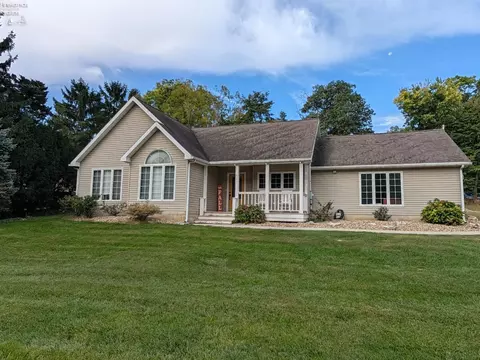 627 NW Catawba Rd, Port Clinton, OH 43452