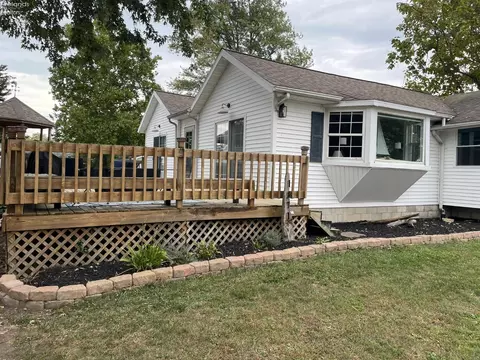 1871 N Locust St, Port Clinton, OH 43452