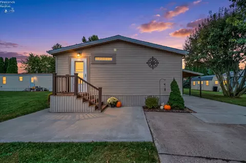 112 W Bass Cir, Marblehead, OH 43440