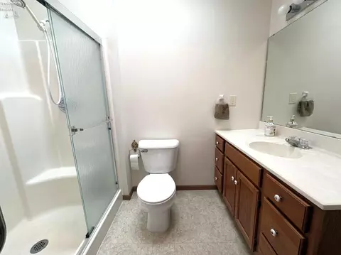 Bath - 20 Wedgewood Dr, Willard, OH 44890 photo 1 of 2