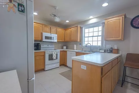 Kitchen - 2011 E Waterberry Dr, Huron, OH 44839 photo 1 of 3