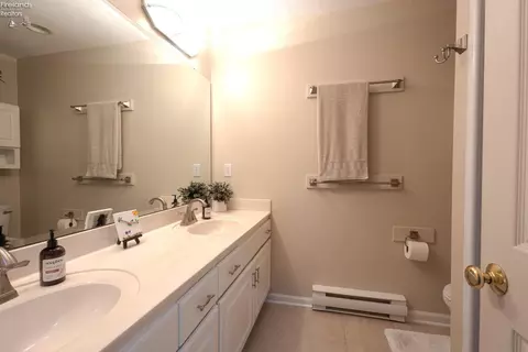Bath - 2011 E Waterberry Dr, Huron, OH 44839 photo 2 of 4