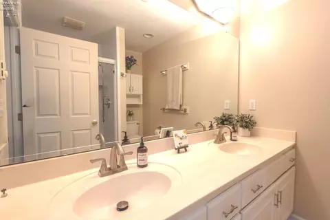 Bath - 2011 E Waterberry Dr, Huron, OH 44839 photo 1 of 4