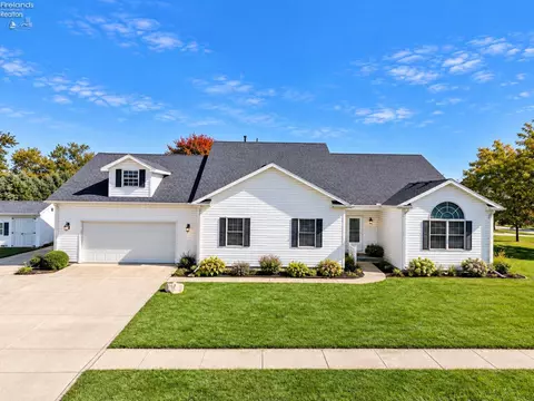 1041 Anna Ln, Bowling Green, OH 43402