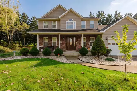 1481 Autumnwoods Dr, Fremont, OH 43420