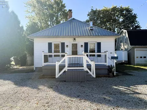253 Portage St, Oak Harbor, OH 43449
