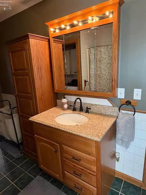 Bath - 12848 E Cr 24, Republic, OH 44867 photo 2 of 5