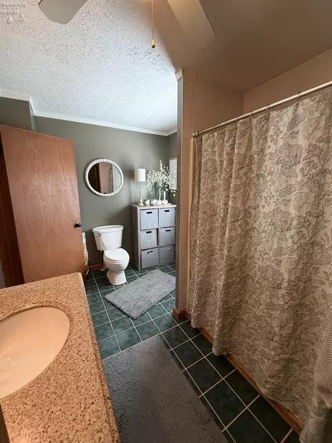 Bath - 12848 E Cr 24, Republic, OH 44867 photo 3 of 5