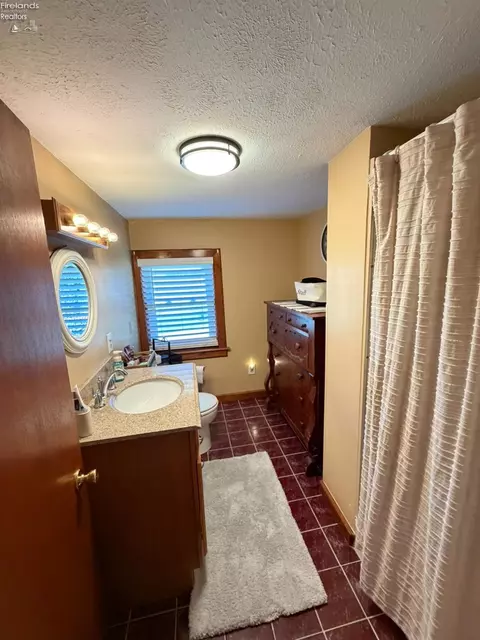 Bath - 12848 E Cr 24, Republic, OH 44867 photo 5 of 5