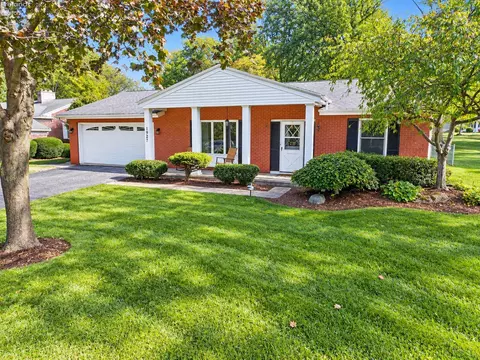 1927 Valley View Ter, Fremont, OH 43420