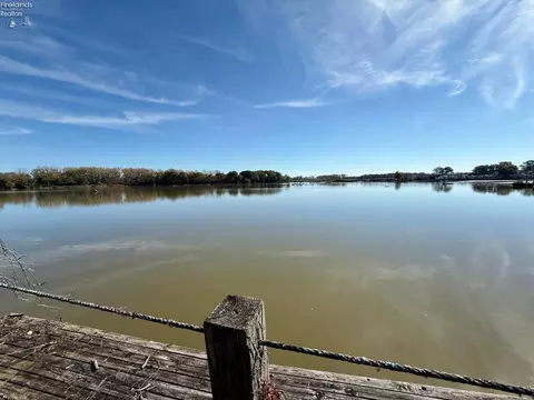 1228 Riverside Dr, Huron, OH 44839 photo 3