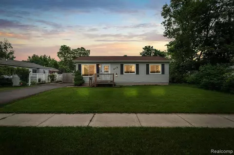 415 Prospect St, Howell, MI 48843 photo 1