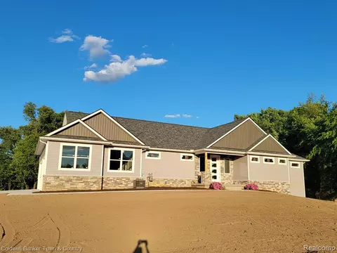 3703 Jesse Dr, Howell, MI 48843 photo 1