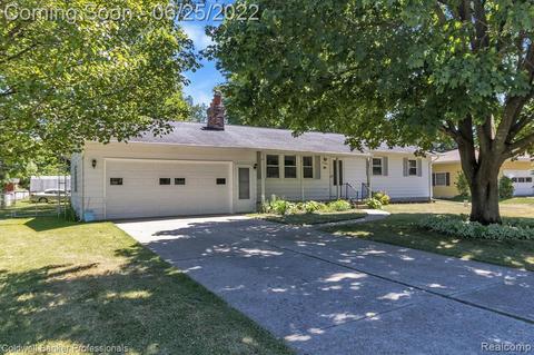 5200 Pleasant Dr, Flushing, MI 48433 photo 1