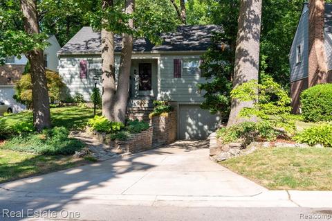8 Abington Ln, Dearborn, MI 48120 photo 1