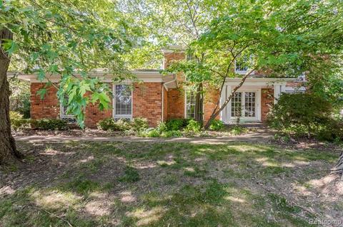 3572 Valleyview Ln, West Bloomfield, MI 48323