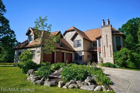 10395 Rustic Ridge Ln N, Fenton, MI 48430 photo 1