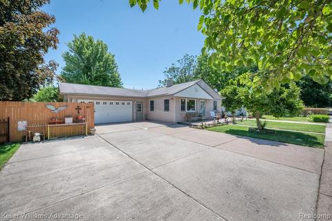 34807 Phyllis St, Wayne, MI 48184 photo 1