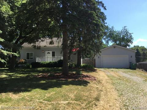 635 Annapolis St, Commerce Twp, MI 48382 photo 1