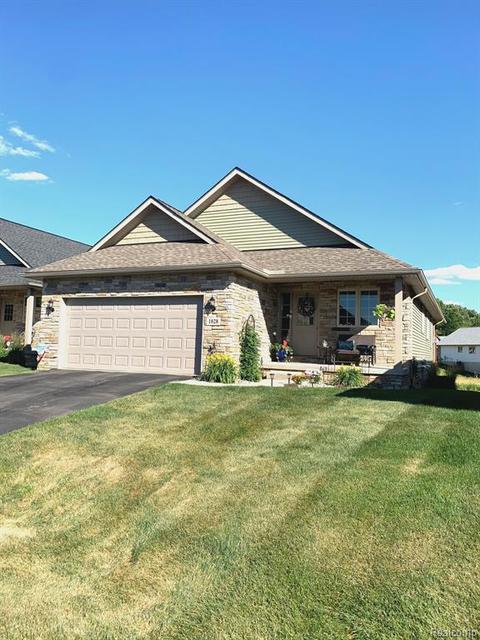 1028 Ridgeview Dr, Tecumseh, MI 49286 photo 1